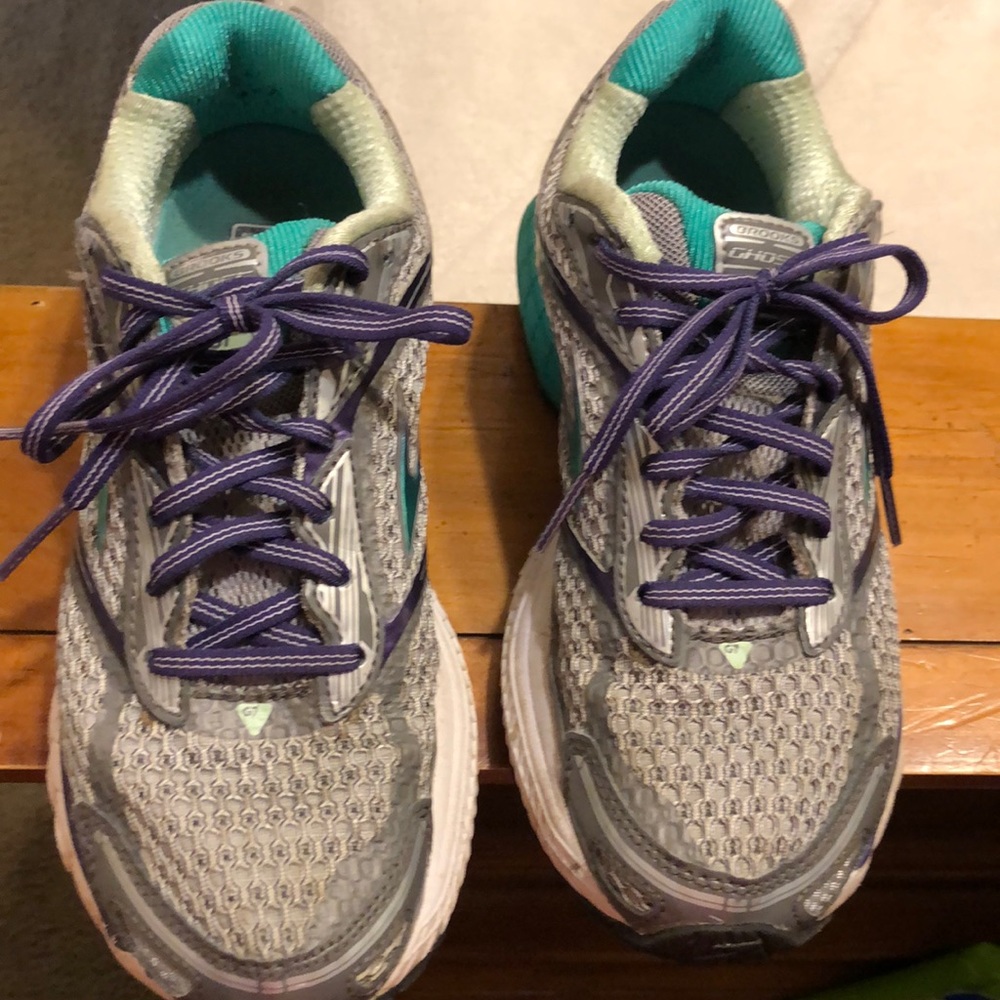 Brooks G7 Ghost women’s tennis shoe